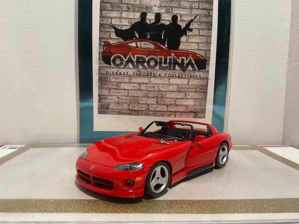 [111094] 1/18: BURAGO ITALY 1992 DODGE VIPER RT/10 RED ON GRAY *JUNKYARD PARTS CAR*