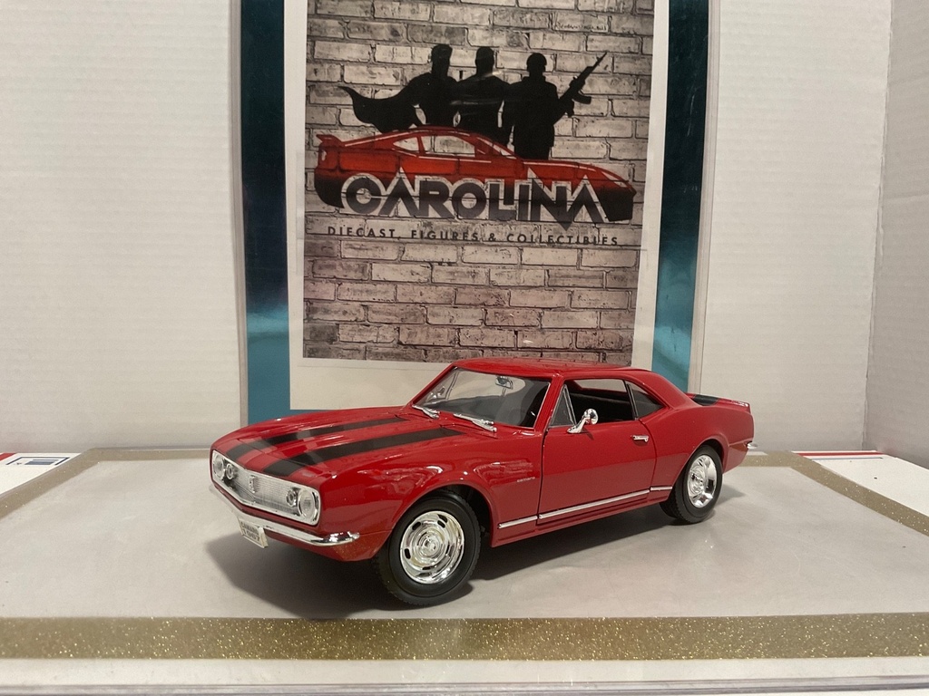 [111099] 1/18: ROAD LEGENDS 1967 CHEVY CAMARO RED ON BLACK *MINOR PAINT RASH*