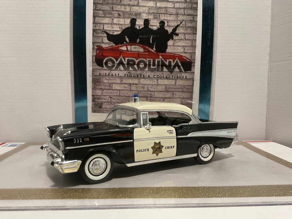 [111101] 1/18: ROAD TOUGH 1957 CHEVROLET BEL AIR POLICE CHIEF #08 *LIGHT PAINT RASH*