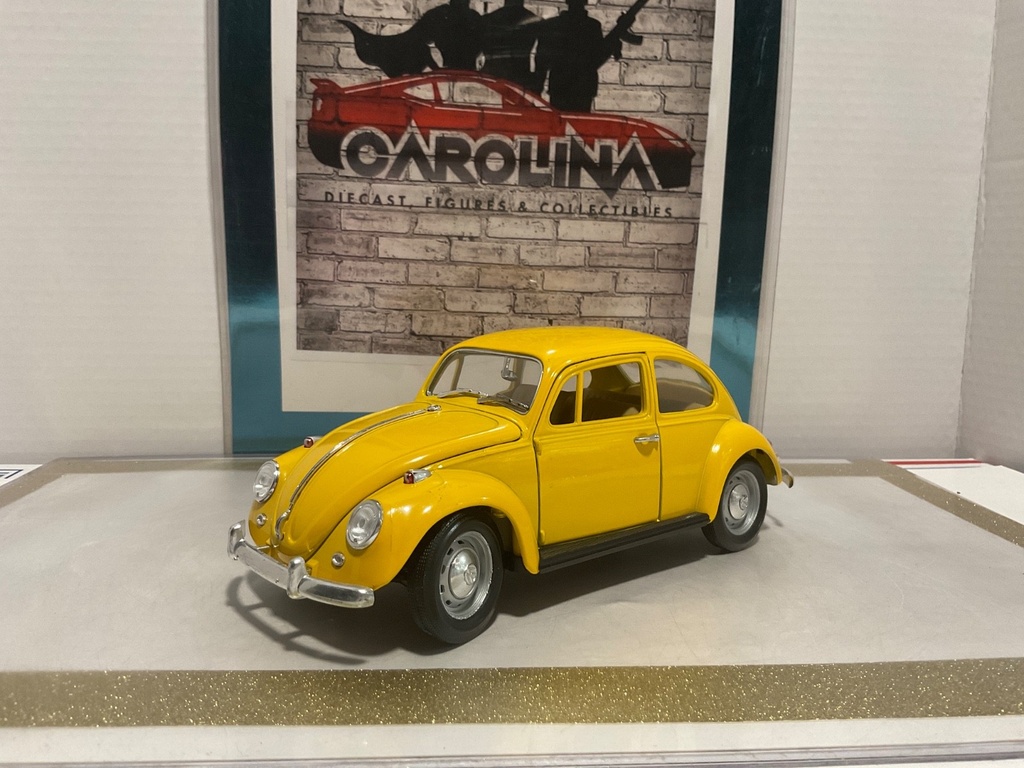1/18: ROAD TOUGH 1967 VOLKSWAGEN BEETLE YELLOW ON TAN