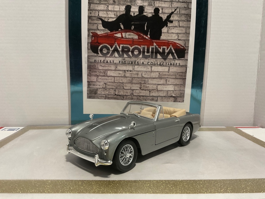 [111110] 1/18: ROAD SIGNATURE 1958 ASTON MARTIN DB2/4 SILVER ON TAN