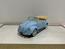 1/18: MAISTO 1951 VOLKSWAGEN CABRIOLET BLUE ON TAN