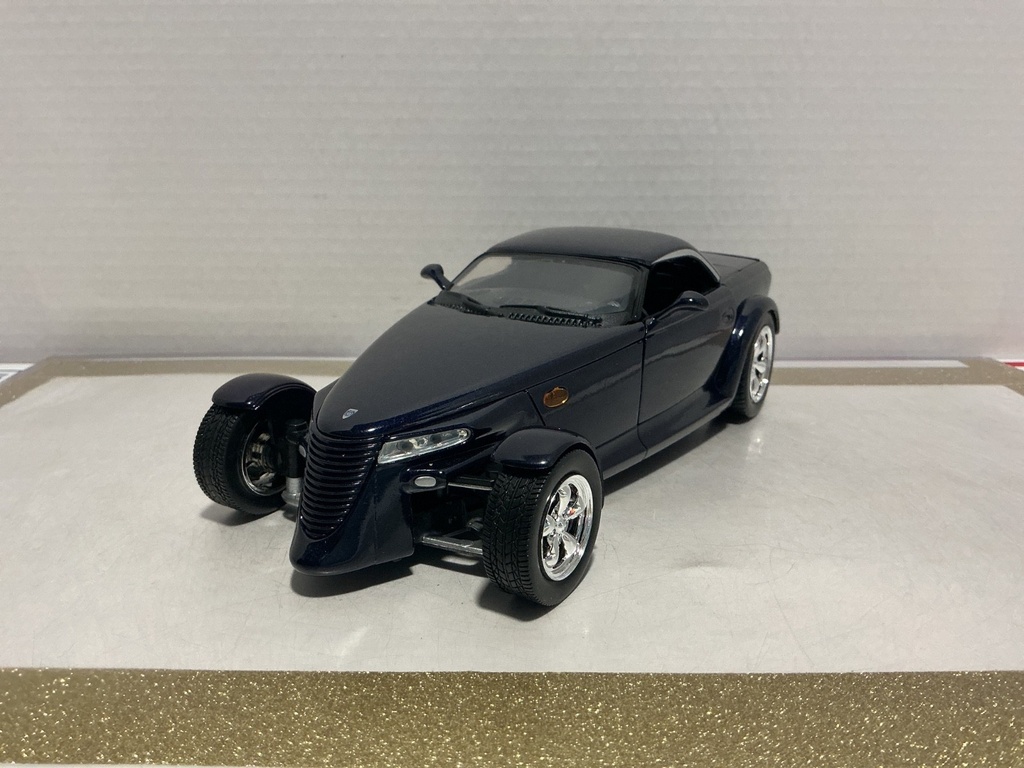 1/18: MOTOR MAX CHRYSLER HOWLER CONCEPT PURPLE ON BLACK