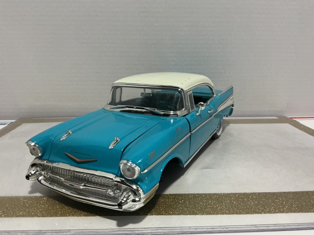 1/18: ERTL 1957 CHEVROLET BEL ARIE *PARTS/JUNKYARD BLUE ON BLACK