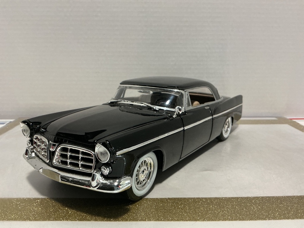 1/18 MAISTO 1956 CHRYSLR 300B BLACK ON TAN *LIGHT PAINT RASH*
