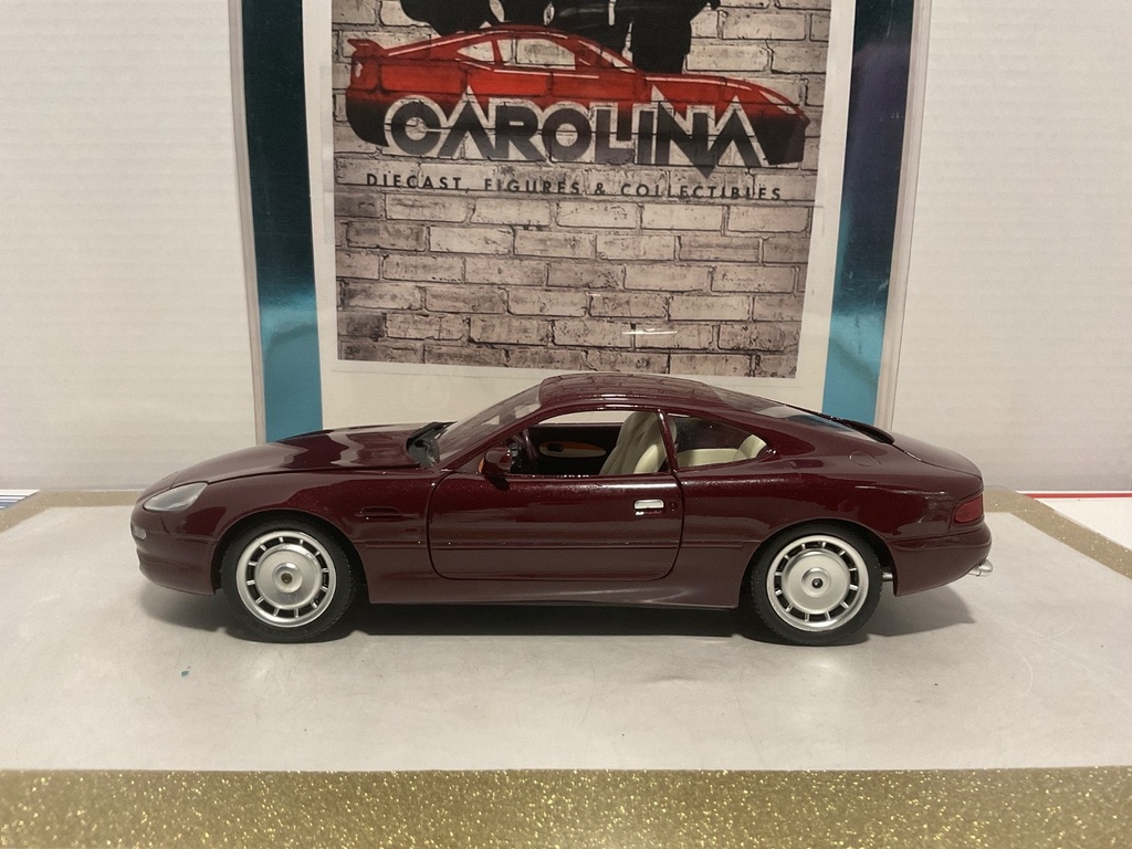 1/18: GUILOY ASTON MARTIN OB7 PLUM ON WHITE