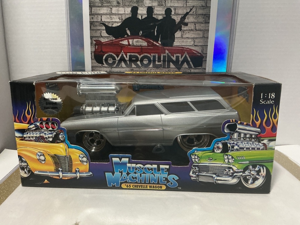 1/18: MUSCLE MACHINES GREY ‘65 CHEVELLE WAGON