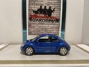 1/18: BURAGO ITALY 1998 VOLKSWAGEN NEW BEETLE BLUE ON GRAY