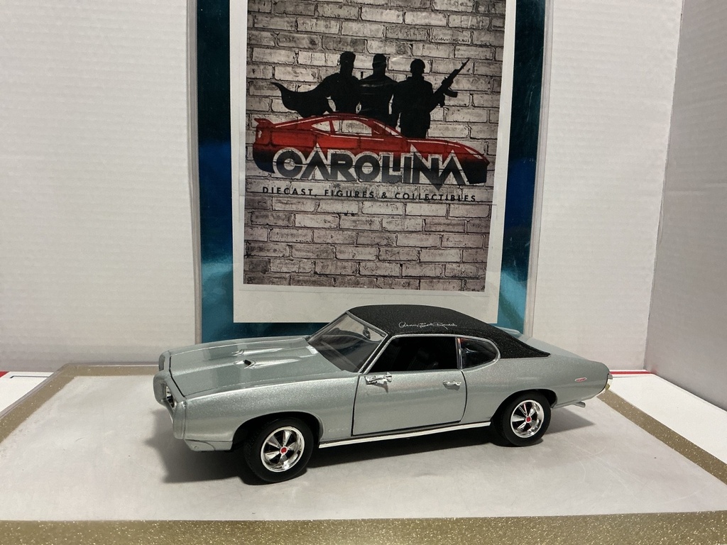 1/18: ERTL 1969 PONTIC GTO ARNIE BESWICK SILVER ON BLACK