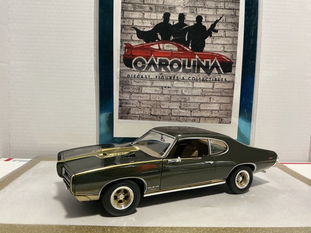 1/18: ERTL 1969 PONTIAC GTO ROYAL RAM AIR GREEN W GOLD