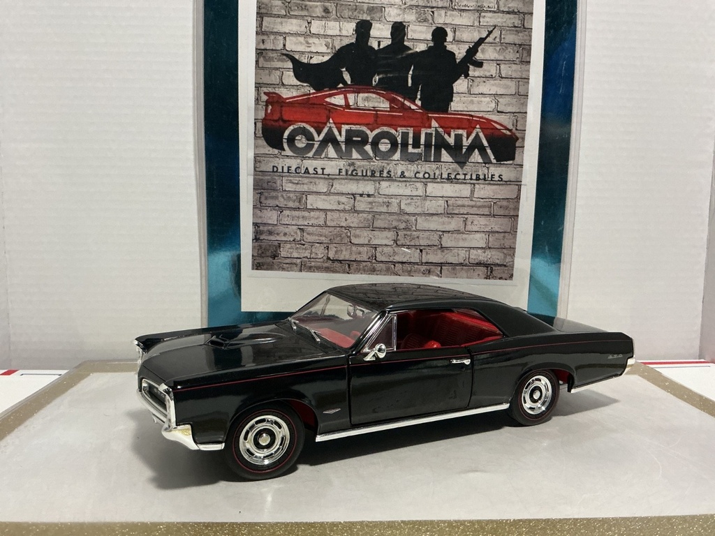 1/18: ERTL 1966 PONTIAC GTO BLACK ON RED