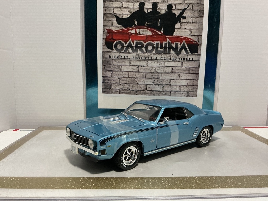1/18: ERTL 1969 SS 396 L 89 CHEVROLET CAMARO GLACIER BLUE ON BLACK