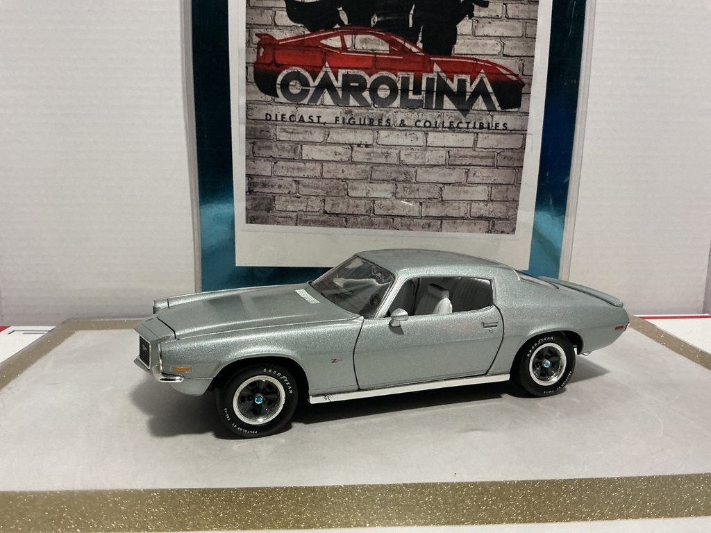 [111074] 1/18: ERTL 1970 CHEVROLET CAMARO FAST TIMES SILVER ON WHITE