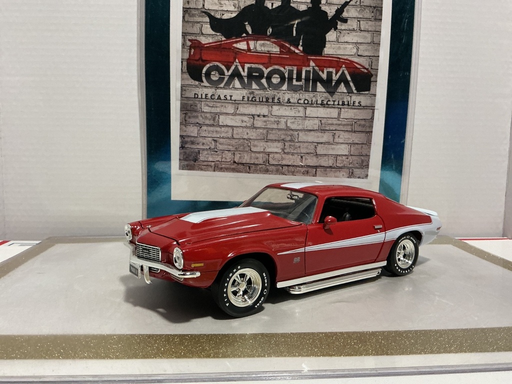 [111079] 1/18: ERTL 1970 CHEVROLET CAMARO SS RED ON BLACK WITH WHITE STRIPE