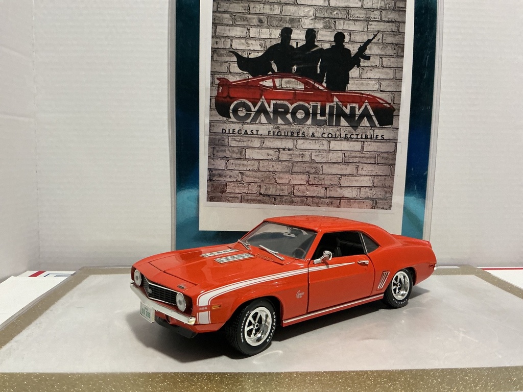 1/18: ERTL 1969 CHEVROLET CAMARO SS 396 ORANGE ON BLACK