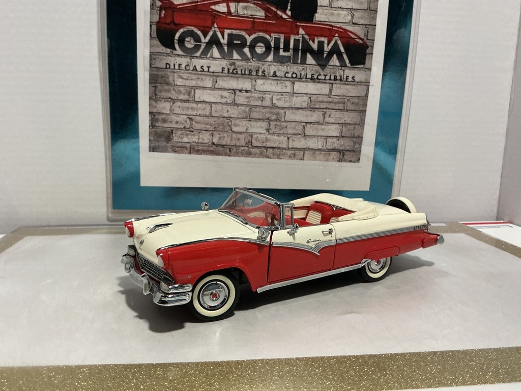 [010548] 1/24: DANBURY MINT 1956 FORD FAIRLANE SUNLINER