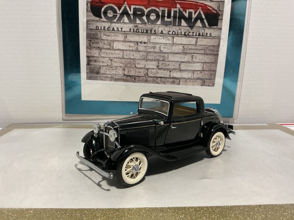 [010554] 1/24: DANBURY MINT 1932 FORD DELUXE COUPE