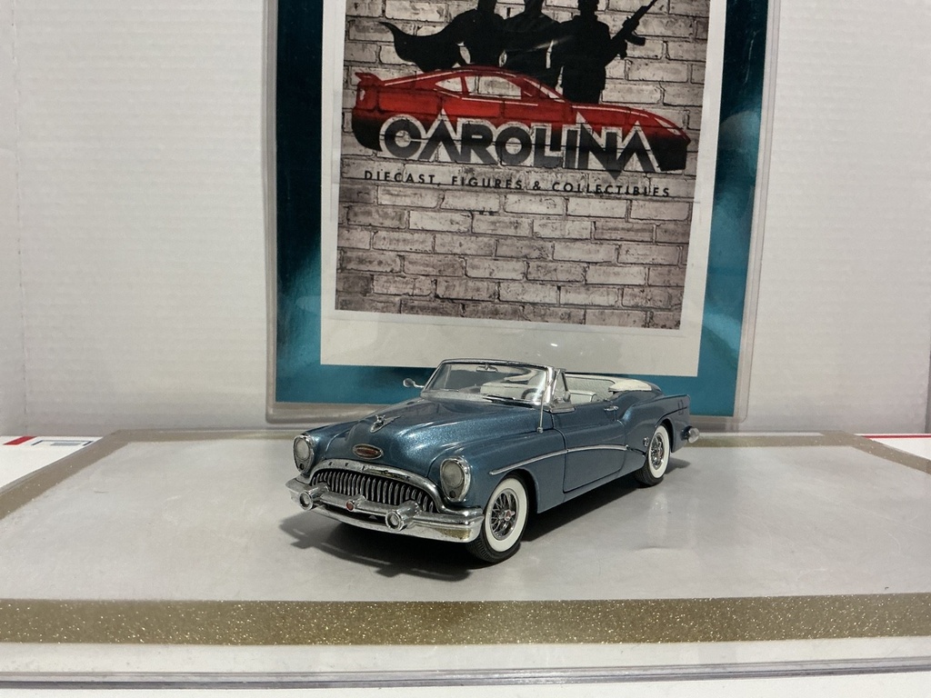[010587] 1/24: DANBURY MINT 1953 BUICK SKYLARK *MISSING CHROME TRIM*