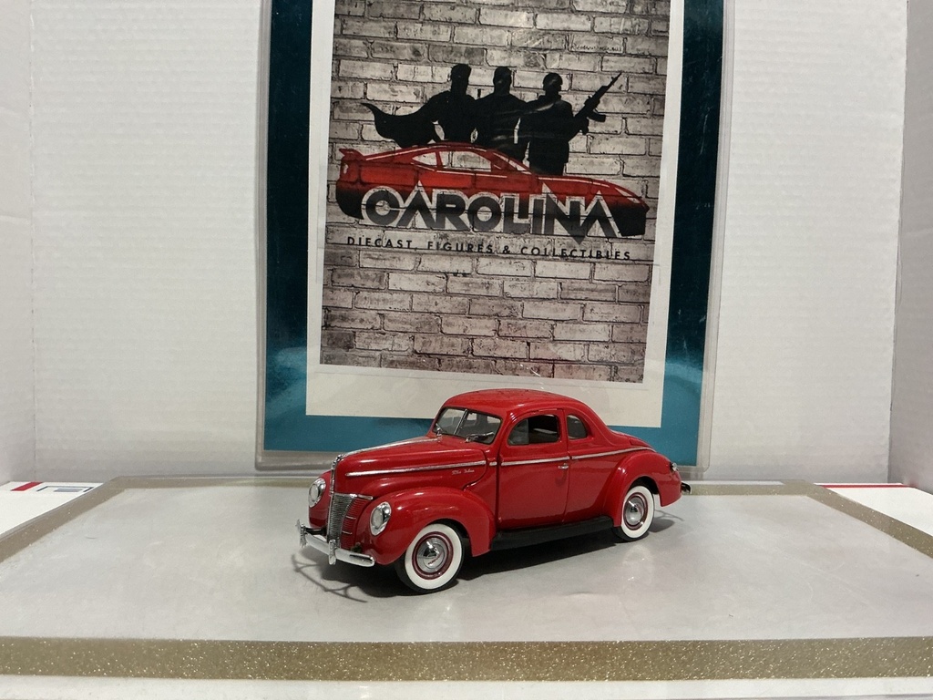 [010599] 1/24: DANBURY MINT 1940 FORD DELUXE RED