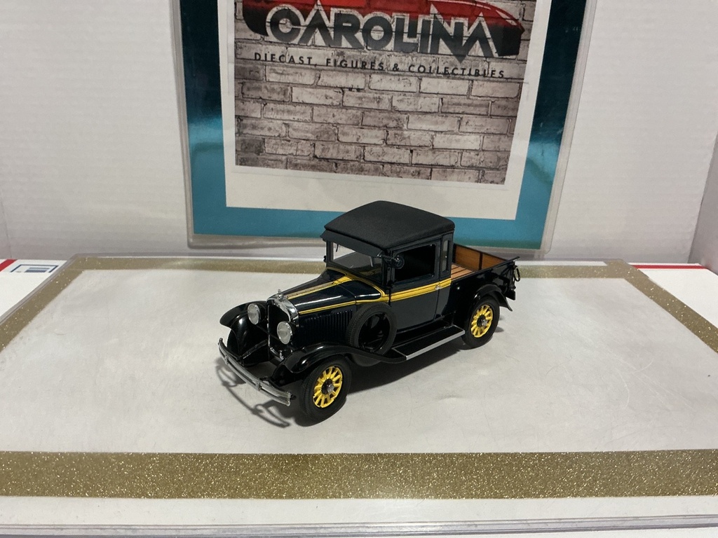 [010614] 1/24: DANBURY MINT 1929 DODGE PICKUP *RASH ON HOOD*