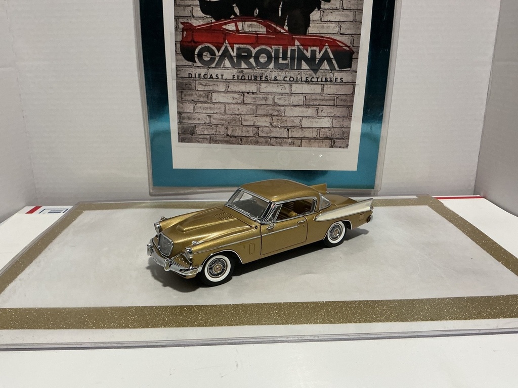 1/24: DANBURY MINT 1957 STUDEBAKER GOLDEN HAWK