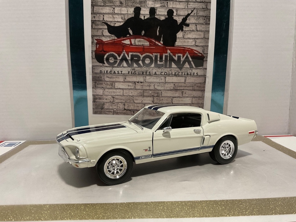 1/18: ROAD SIGNATURE 1968 SHELBY GT 500KR WHITE ON BLACK