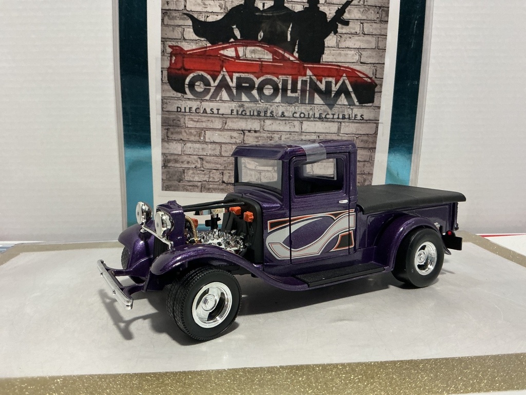 [111047] 1/18: ROAD SIGNATURE 1934 FORD PICKUP PURPLE ON BLACK