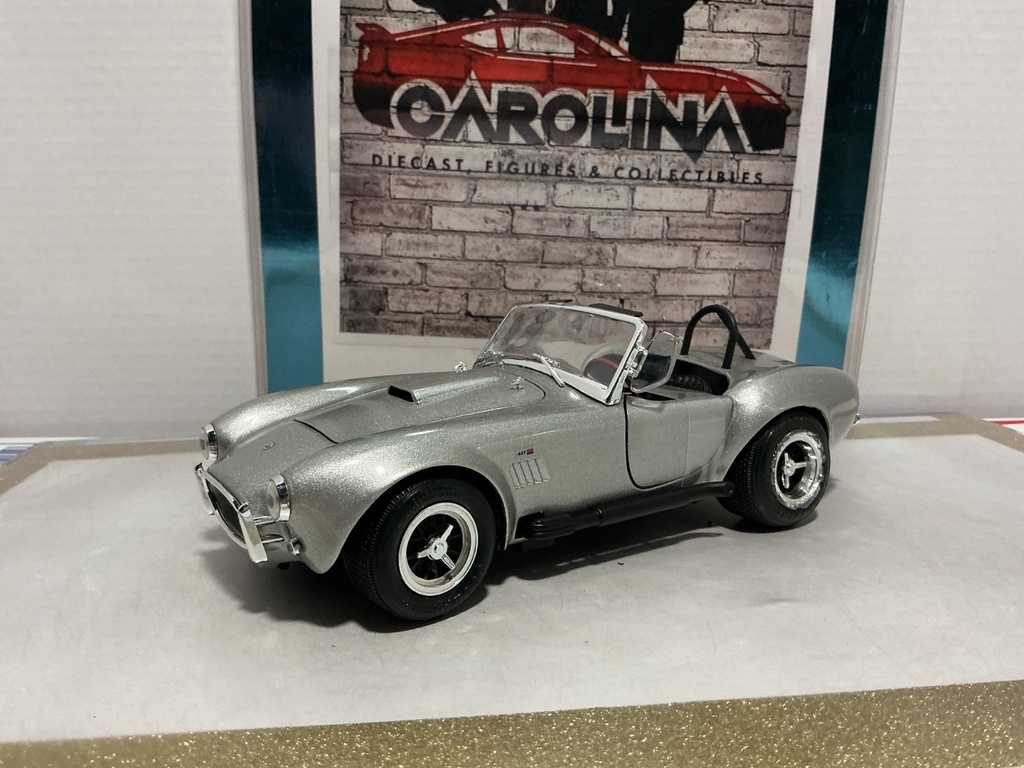 1/18: ERTL 1965 SHELBY COBRA 427 SILVER ON BLACK