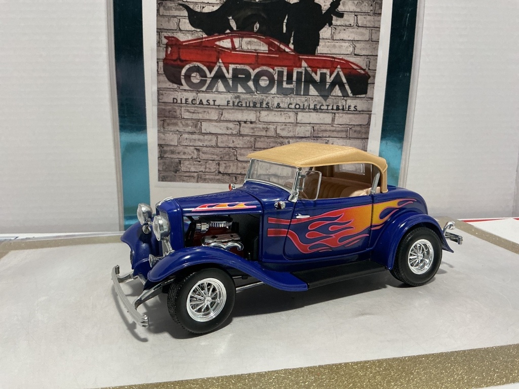 [111039] 1/18: ROAD LEGENDS 1932 FORD ROADSTER BLUE WITH FLAMES ON TAN