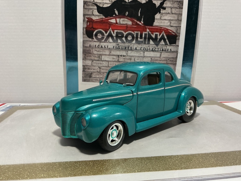 1/18: ERTL 1940 FORD COUPE *NO MIRROR* TEAL ON TAN
