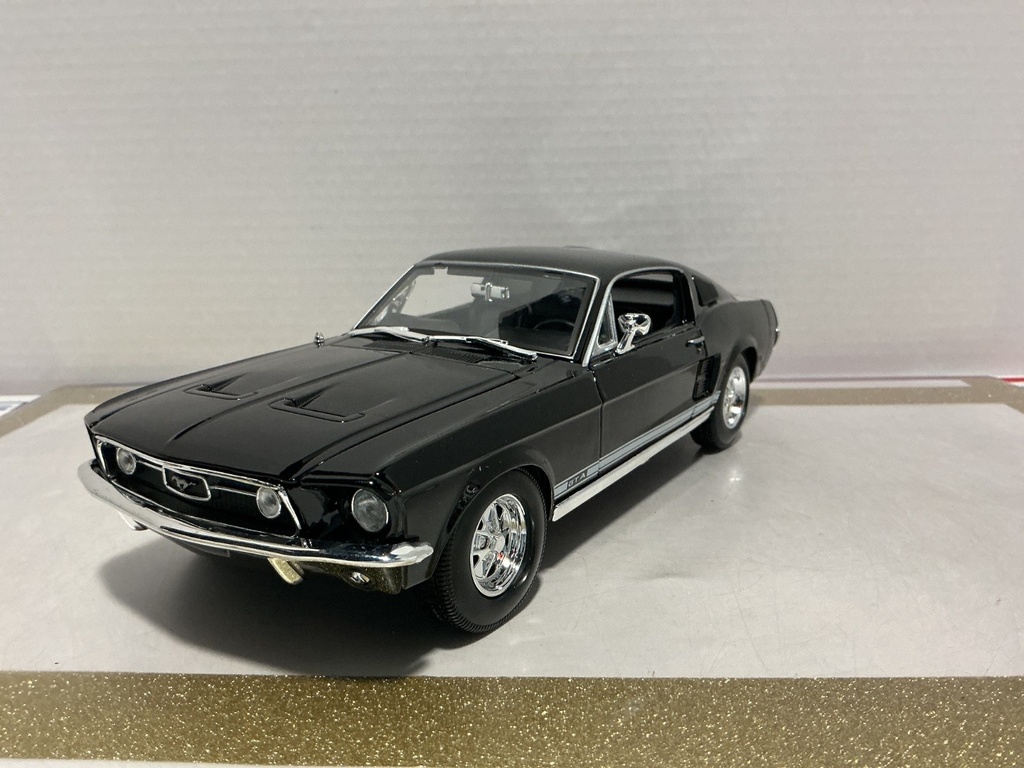 1/18 MAISTO 1967 FORD MUSTANG GTA BLACK ON BLACK