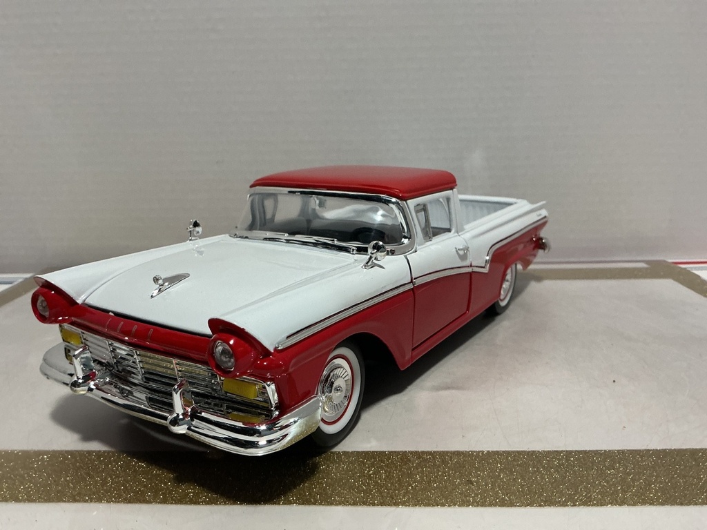 [111171] 1/18 ROAD SIGNATURE 1957 FORD RANCHERO COURIER SEDAN DELIVERY