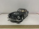 1/18 BURAGO MERCEDES BENNZ 300 SL BLACK ON CREAM