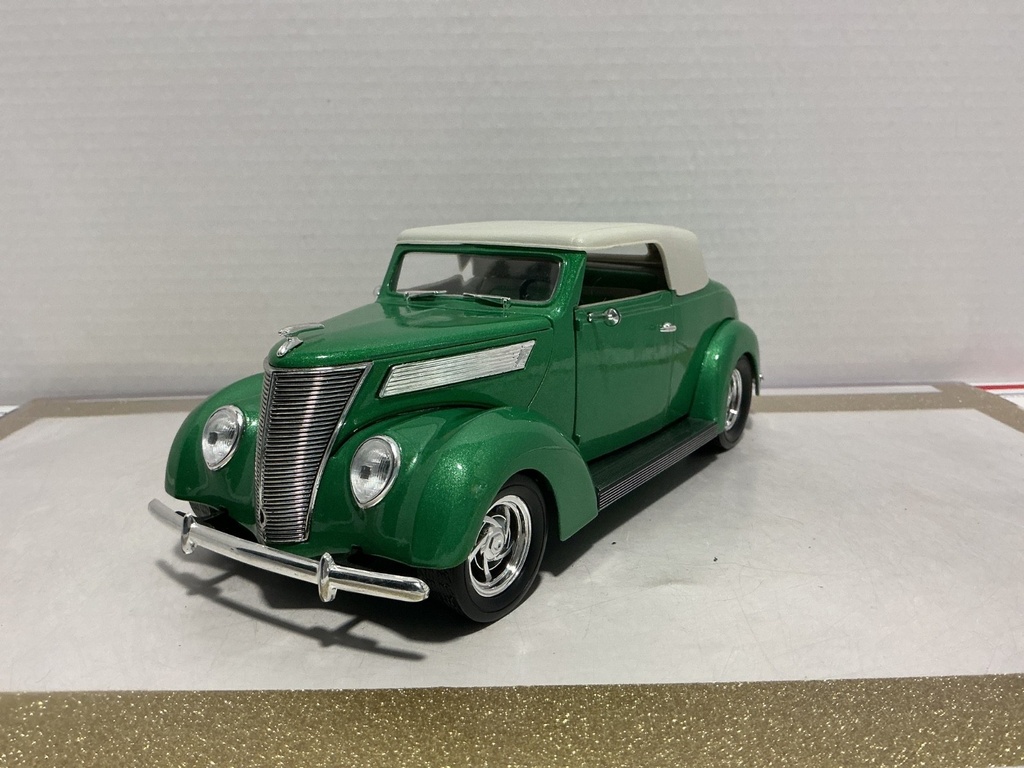 [111174] 1/18 ROAD LEGENDS 1937 FORD CONVERTIBLE GREEN ON GREY