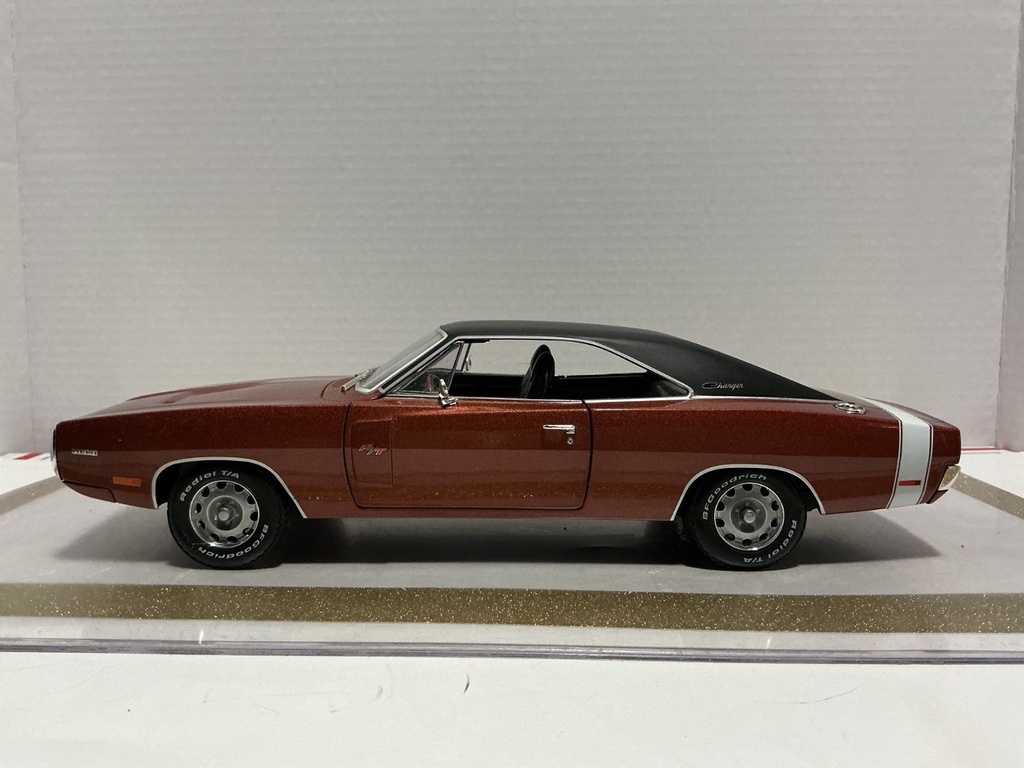 [111184] 1/18 GREENLIGHT 1970 DODGE CHARGER R/T BROWN ON BLACK GRAVE YARD