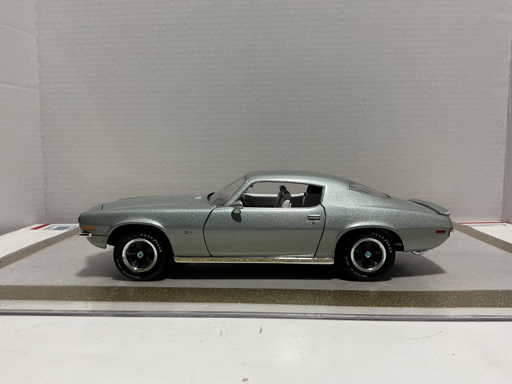 [111191] 1/18 ERTL 1970 CHEVROLET CAMERO ‘FAST TIMES’ SILVER ON WHITE
