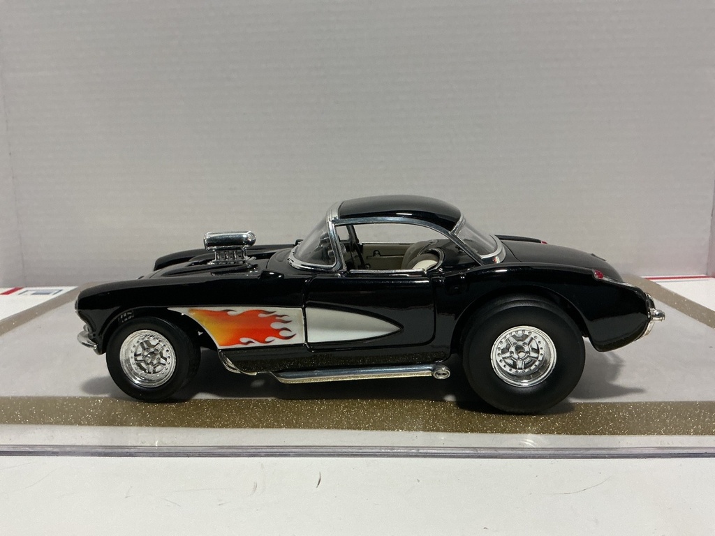 1/18 ROAD LEGENDS 1957 CHEVROLET CORVETTE GASSER BLACK ON CREAM