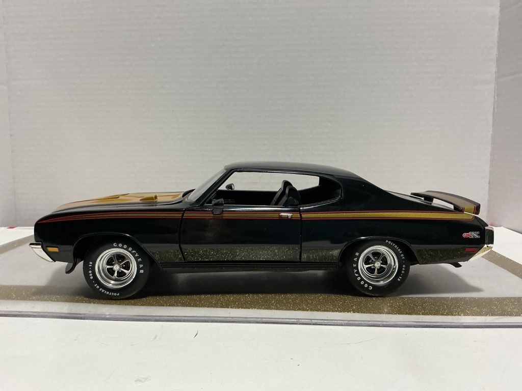 1/18 ERTL 1971 BUICK 65X BLACK/GOLD ON BLACK