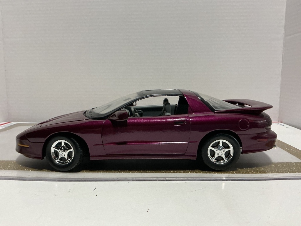 1/18 ERTL 1996 PONTIAC TRANS AM PURPLE ON GREY *DOOR BROKEN