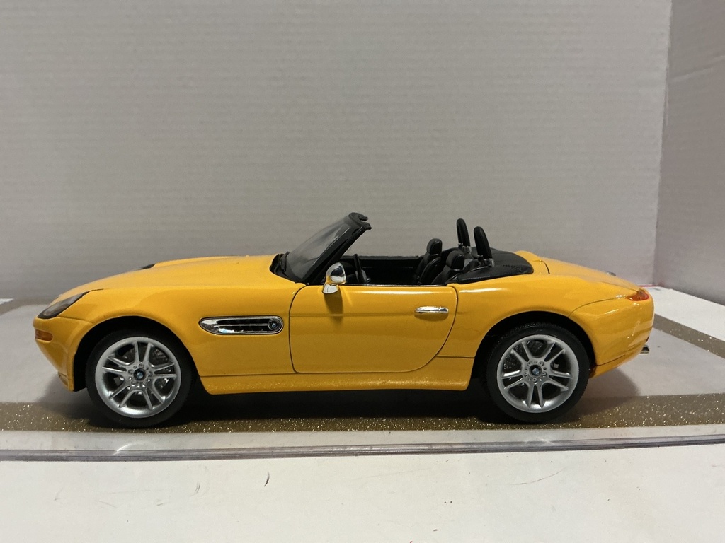 [111207] 1/18 WELLY BMW Z8 YELLOW ON BLACK