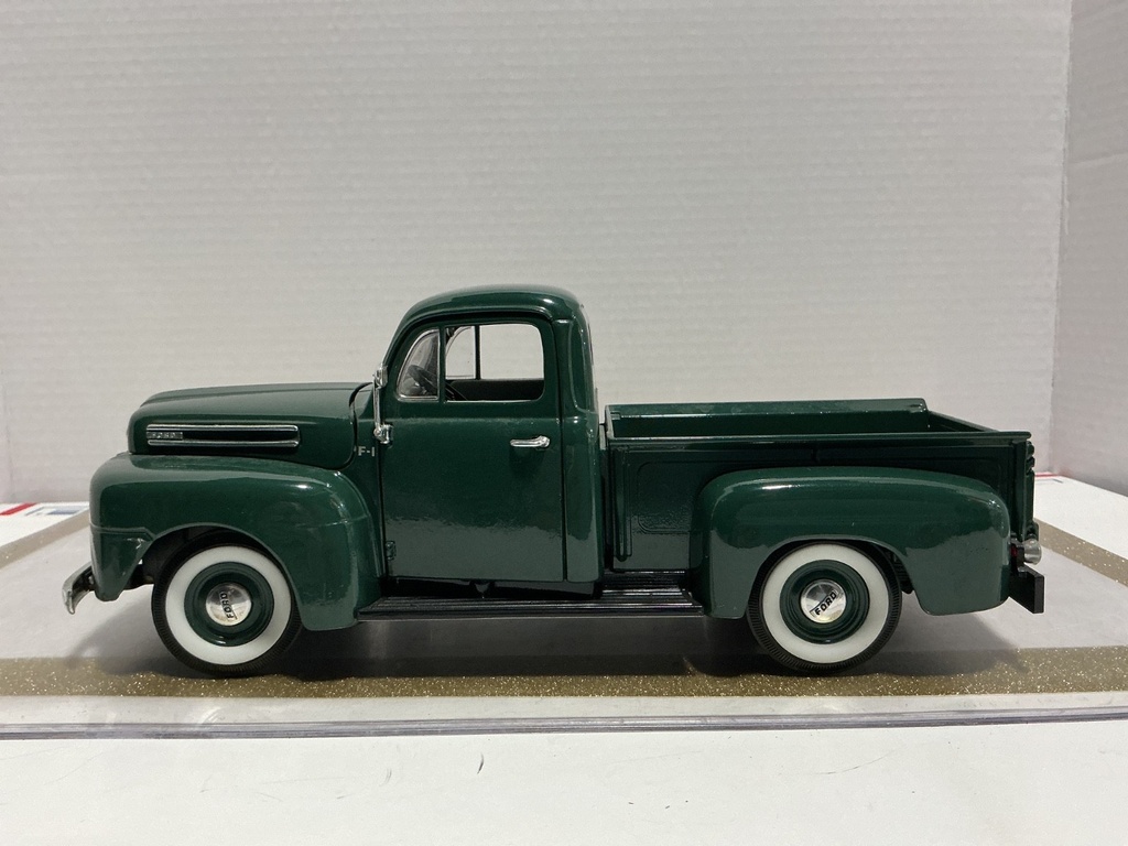 [111212] 1/18 ROAD LEGENDS 1948 FORD F-1 PICK UP GREEN ON GREEN