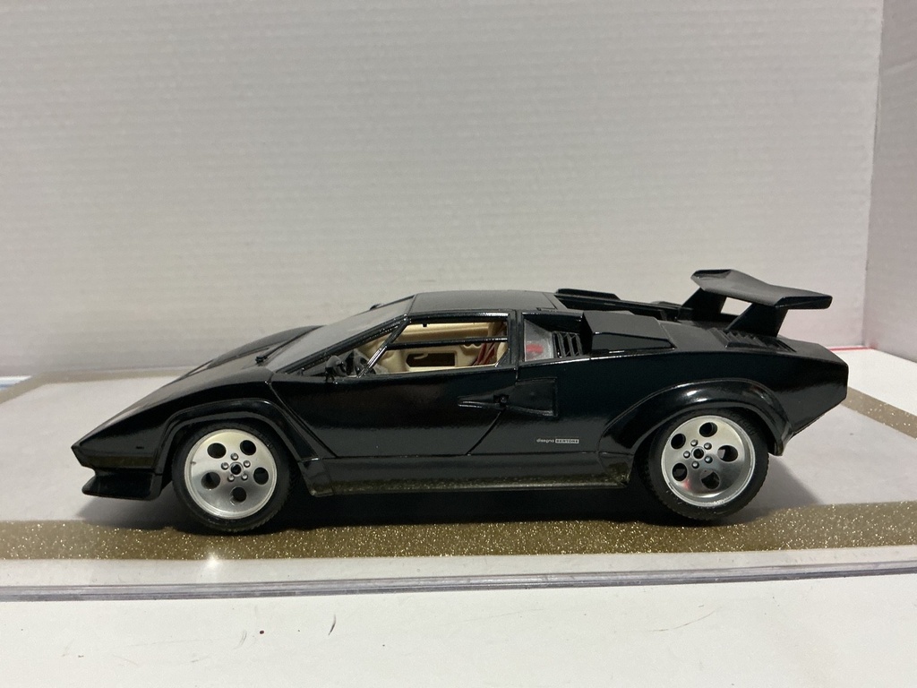 [111223] 1/18 BURAGO LAMBORGHINI CANTACH 1988 BLACK ON TAN