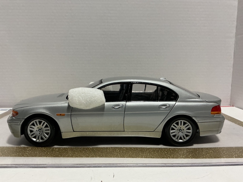 1/18 WELLY BMW 745I SILVER ON BLACK