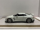 1/18 JADA TOYS 2009 NISSAN GT-R WHITE ON BLACK