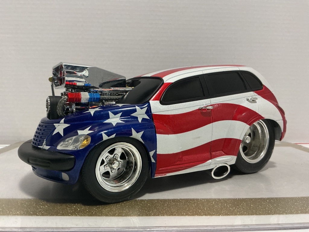1/18: MUSCLE MACHINES PT CRUISER STARS AND STRIPES - RASHING & MISSING HANDLE