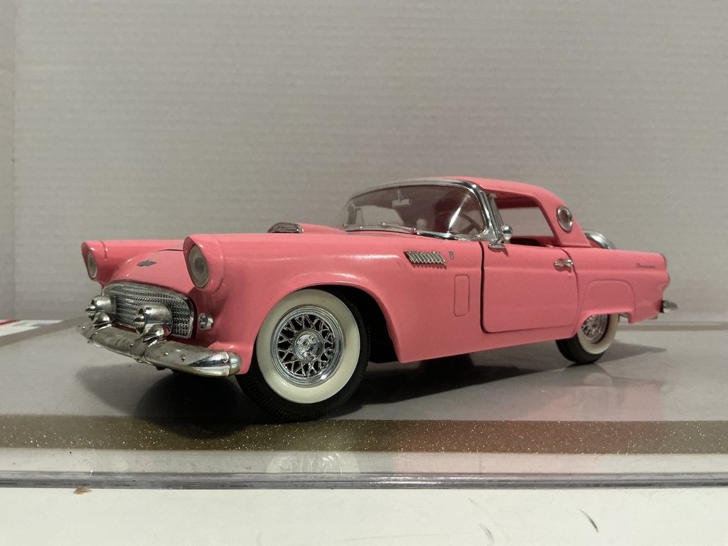 1/18: REVELL 1956 FORD THUNDERBIRD PINK ON PINK