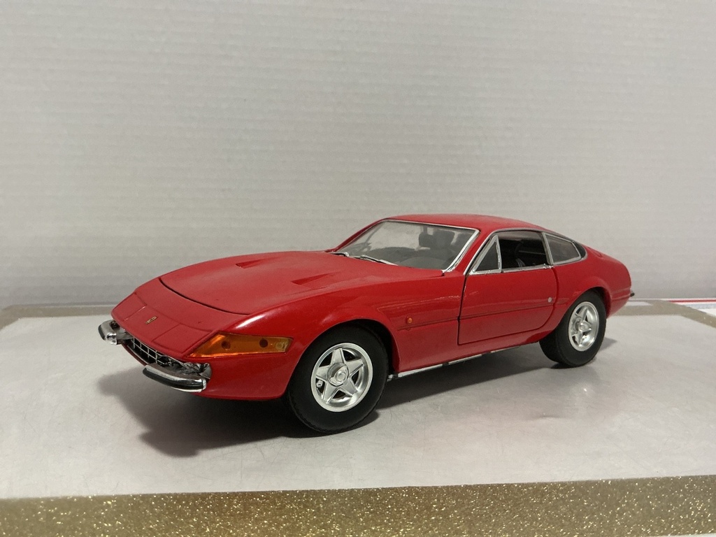 1/18 HOT WHEELS FERRARI 365 GTB/4 RED ON BLACK