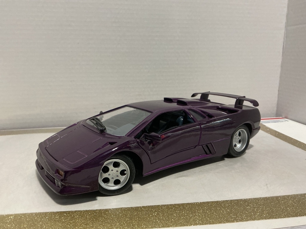 1/18 MAISTO LAMBORGHINI DIABLO PURPLE ON BLACK