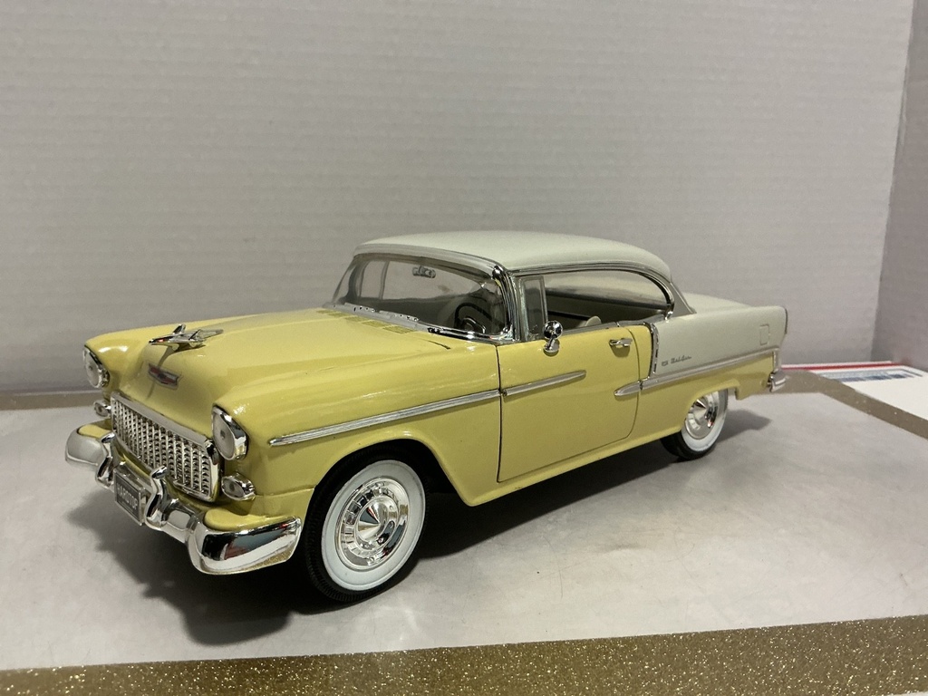 1/18 ERTL 1955 CHEVROLET BEL AIR WHITE/YELLOW ON WHITE/BLACK