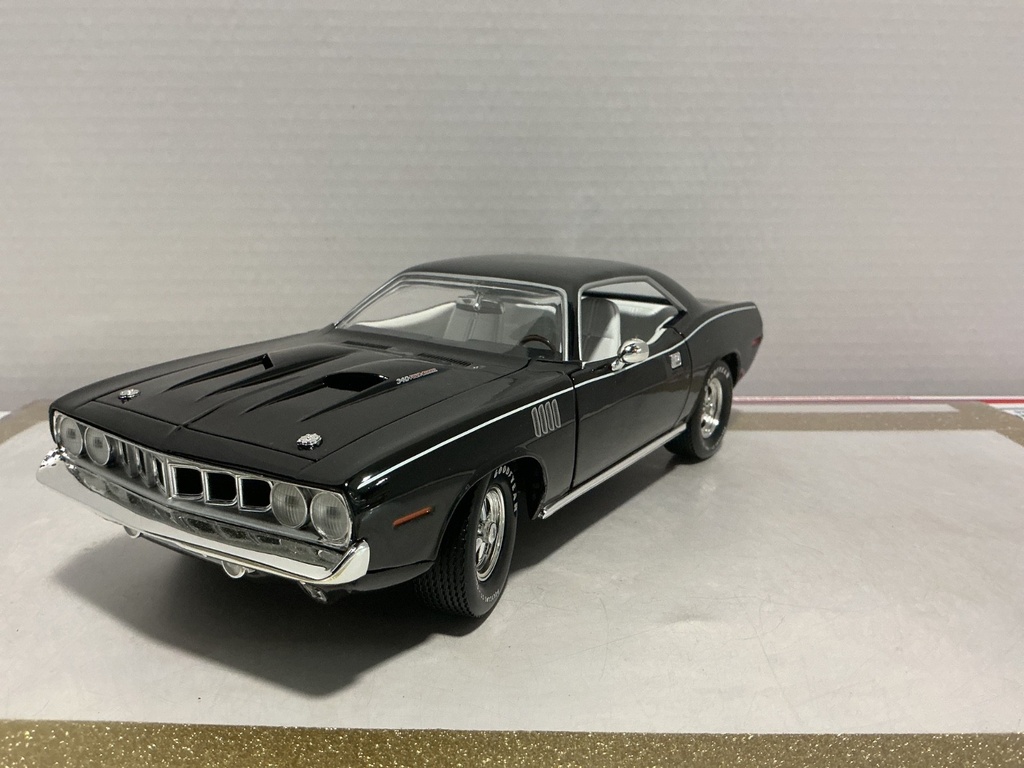 1/18 ERTL 1971 CUDA BLACK ON WHITE